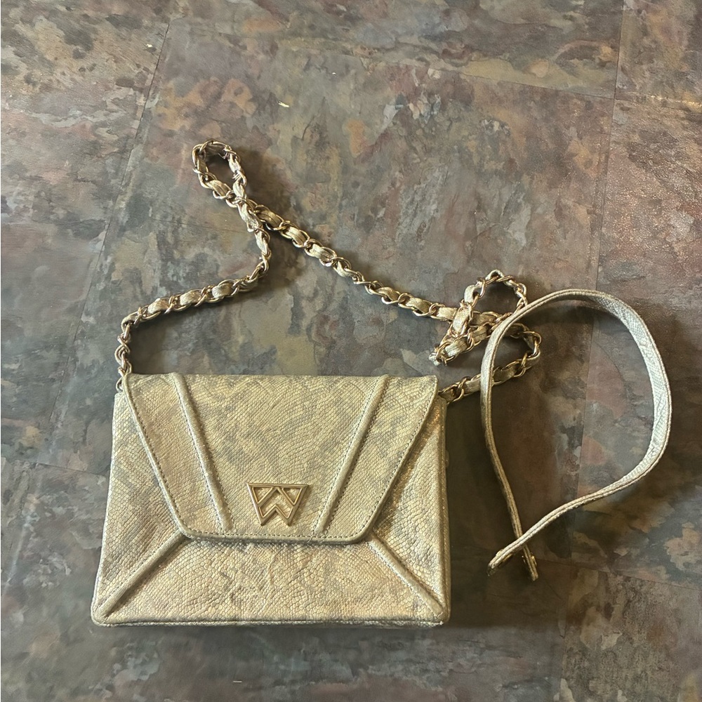 Kelly Wynne Gold snakeskin Chain Crossbody Bag